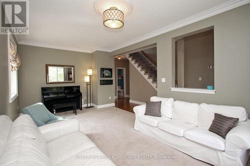 17 Apple Tree Crescent, Uxbridge, ON - Indoor Photo Showing Living Room