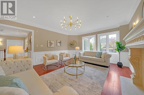 30 Duborg Drive, Markham, ON - Indoor Photo Showing Living Room