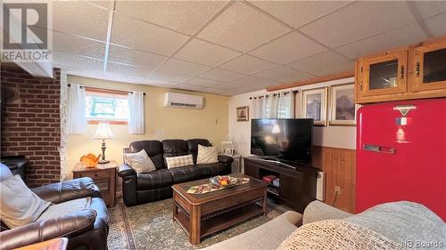 260 Acadie, Beresford, NB - Indoor Photo Showing Living Room