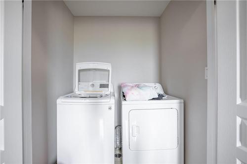 141 Chartwell Circle, Hamilton, ON - Indoor Photo Showing Laundry Room