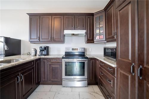 141 Chartwell Circle, Hamilton, ON - Indoor Photo Showing Kitchen