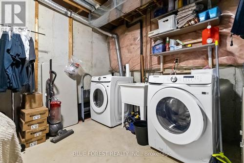 918 Shelborne Street, London, ON - Indoor Photo Showing Laundry Room