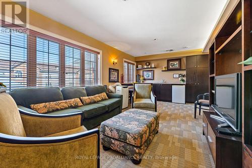 316 - 61 Clarington Boulevard, Clarington, ON - Indoor Photo Showing Living Room