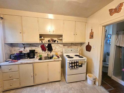 525 Redwood Avenue, Winnipeg, MB - Indoor Photo Showing Kitchen