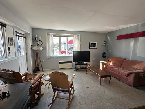 Dwelling - 18  - 20 Rue Principale N., Notre-Dame-Du-Nord, QC - Indoor Photo Showing Living Room