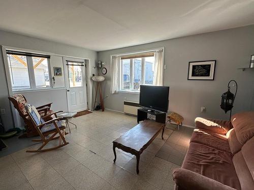 Dwelling - 18  - 20 Rue Principale N., Notre-Dame-Du-Nord, QC - Indoor Photo Showing Living Room