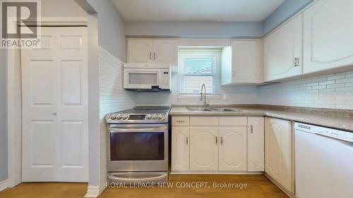 8323 Mundare Crescent, Niagara Falls, ON - Indoor Photo Showing Kitchen With Double Sink