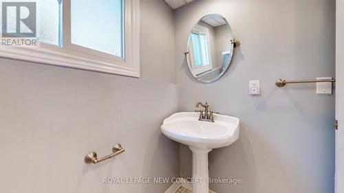 8323 Mundare Crescent, Niagara Falls, ON - Indoor Photo Showing Bathroom