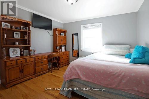 206 Powles Road, Kawartha Lakes, ON - Indoor Photo Showing Bedroom