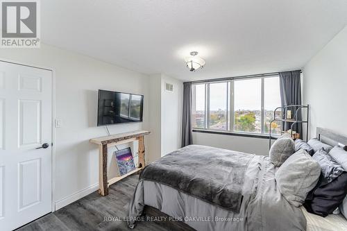 1002 - 1300 Mississauga Valley Boulevard, Mississauga, ON - Indoor Photo Showing Bedroom