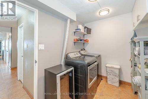 1002 - 1300 Mississauga Valley Boulevard, Mississauga, ON - Indoor Photo Showing Laundry Room