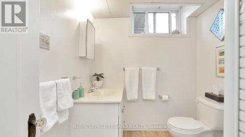 42 Torrington Cres, London, ON - Indoor Photo Showing Bedroom