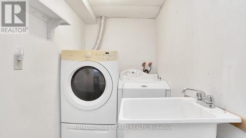 42 Torrington Cres, London, ON - Indoor Photo Showing Bathroom