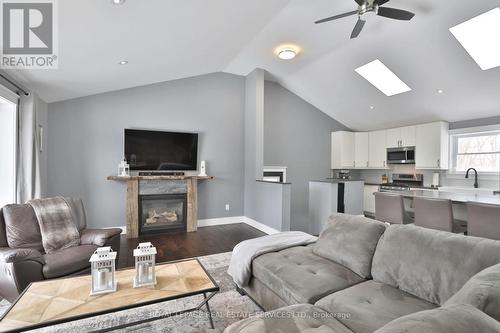 576 Parkside Drive, Hamilton, ON - Indoor Photo Showing Living Room With Fireplace