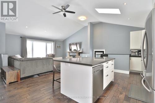 576 Parkside Drive, Hamilton, ON - Indoor Photo Showing Kitchen