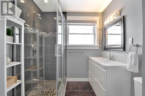 576 Parkside Drive, Hamilton, ON - Indoor Photo Showing Bathroom