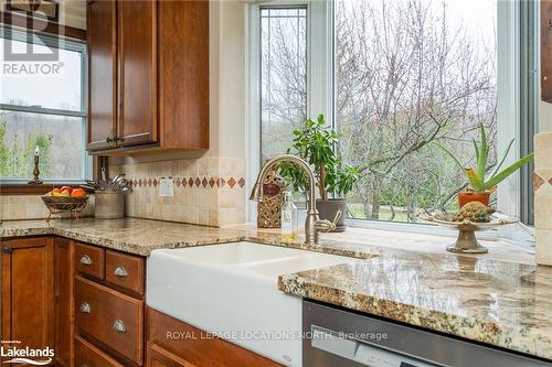 635017 Pretty River Road, Blue Mountains, ON - Indoor Photo Showing Kitchen With Double Sink