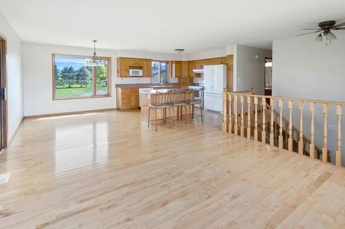 2673 24Th Street, Lister, BC - Indoor