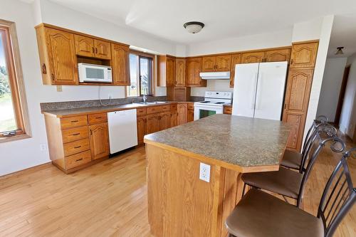 2673 24Th Street, Lister, BC - Indoor Photo Showing Kitchen With Double Sink