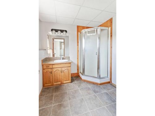 2673 24Th Street, Lister, BC - Indoor Photo Showing Bathroom