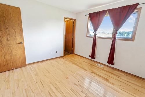 2673 24Th Street, Lister, BC - Indoor Photo Showing Bathroom