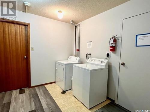 257 3Rd Avenue Nw, Swift Current, SK - Indoor Photo Showing Laundry Room