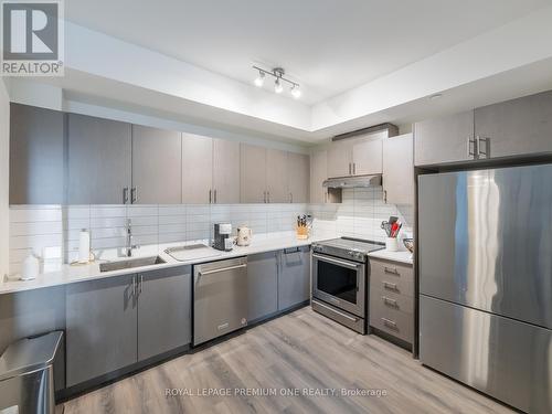 411 - 9000 Jane Street, Vaughan, ON - Indoor Photo Showing Kitchen With Stainless Steel Kitchen With Upgraded Kitchen