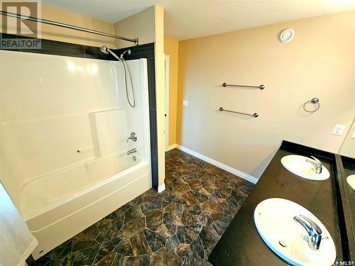 205 315 Zary Road, Saskatoon, SK - Indoor Photo Showing Bathroom