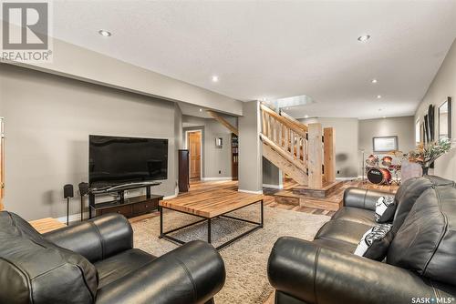 237 Edgewood Drive, Buena Vista, SK - Indoor Photo Showing Living Room