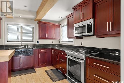 237 Edgewood Drive, Buena Vista, SK - Indoor Photo Showing Kitchen