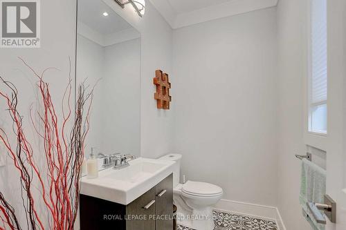 419 Andrew Street, Newmarket, ON - Indoor Photo Showing Bathroom