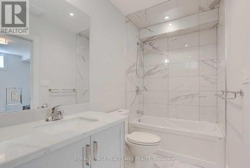 419 Andrew Street, Newmarket, ON - Indoor Photo Showing Bathroom