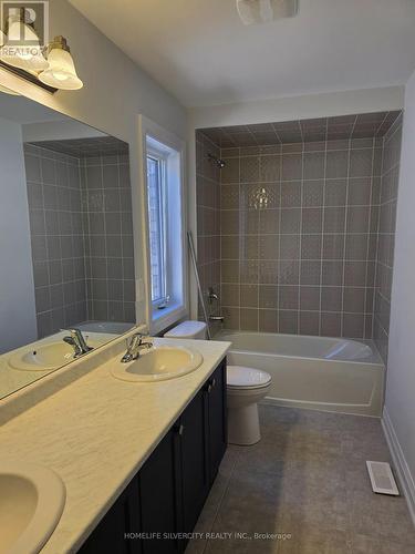 9 O'Neill Street, Kawartha Lakes, ON - Indoor Photo Showing Bathroom