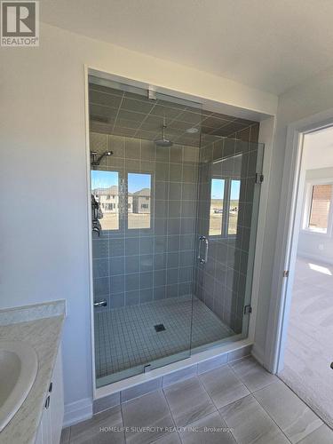 9 O'Neill Street, Kawartha Lakes, ON - Indoor Photo Showing Bathroom