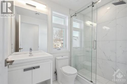 683 Melbourne Avenue, Ottawa, ON - Indoor Photo Showing Bathroom