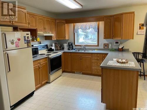 203 3Rd Avenue W, Canora, SK - Indoor Photo Showing Kitchen With Double Sink