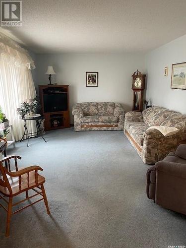 203 3Rd Avenue W, Canora, SK - Indoor Photo Showing Living Room