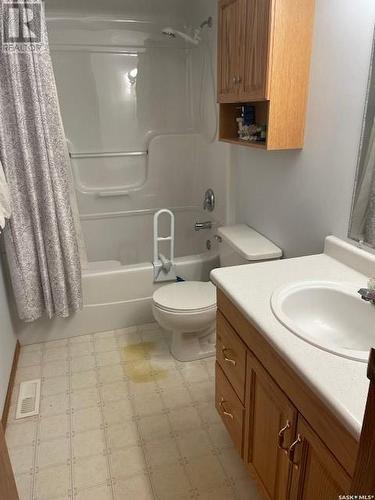 203 3Rd Avenue W, Canora, SK - Indoor Photo Showing Bathroom