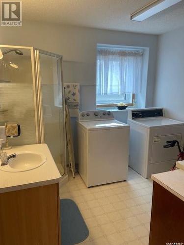 203 3Rd Avenue W, Canora, SK - Indoor Photo Showing Laundry Room