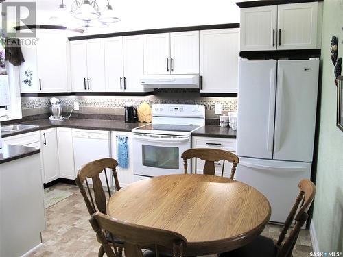 402 Aldridge Street, Bienfait, SK - Indoor Photo Showing Kitchen