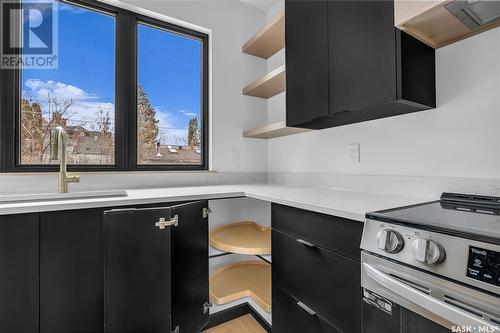 107 4Th Street E, Saskatoon, SK - Indoor Photo Showing Kitchen