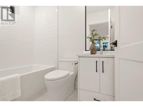 2 3588 Pender Street, Vancouver, BC - Indoor Photo Showing Bathroom