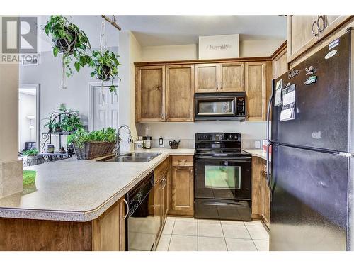 1007 Harvey Avenue Unit# 404, Kelowna, BC - Indoor Photo Showing Kitchen With Double Sink