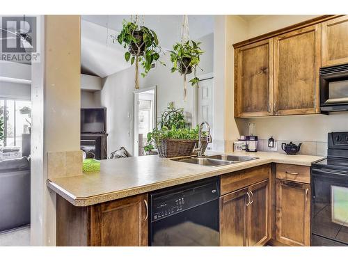 1007 Harvey Avenue Unit# 404, Kelowna, BC - Indoor Photo Showing Kitchen With Double Sink