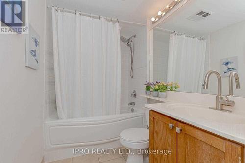 1207 - 55 Strathaven Drive, Mississauga, ON - Indoor Photo Showing Bathroom