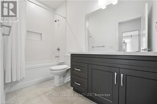 21 - 300 Richmond Street, Thorold, ON - Indoor Photo Showing Bathroom