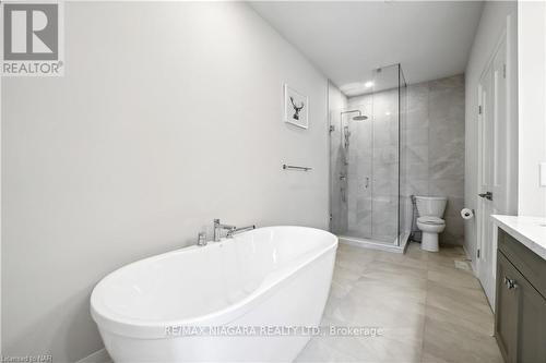 21 - 300 Richmond Street, Thorold, ON - Indoor Photo Showing Bathroom