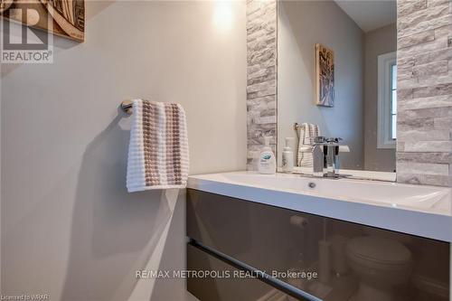 1369 Old Zeller Drive, Kitchener, ON - Indoor Photo Showing Bathroom