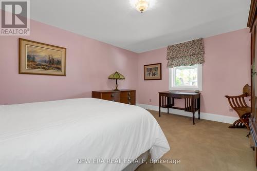 16 Nelles Boulevard, Grimsby, ON - Indoor Photo Showing Bedroom