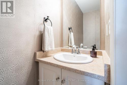 4 - 11 Stockbridge Gardens, Hamilton, ON - Indoor Photo Showing Bathroom